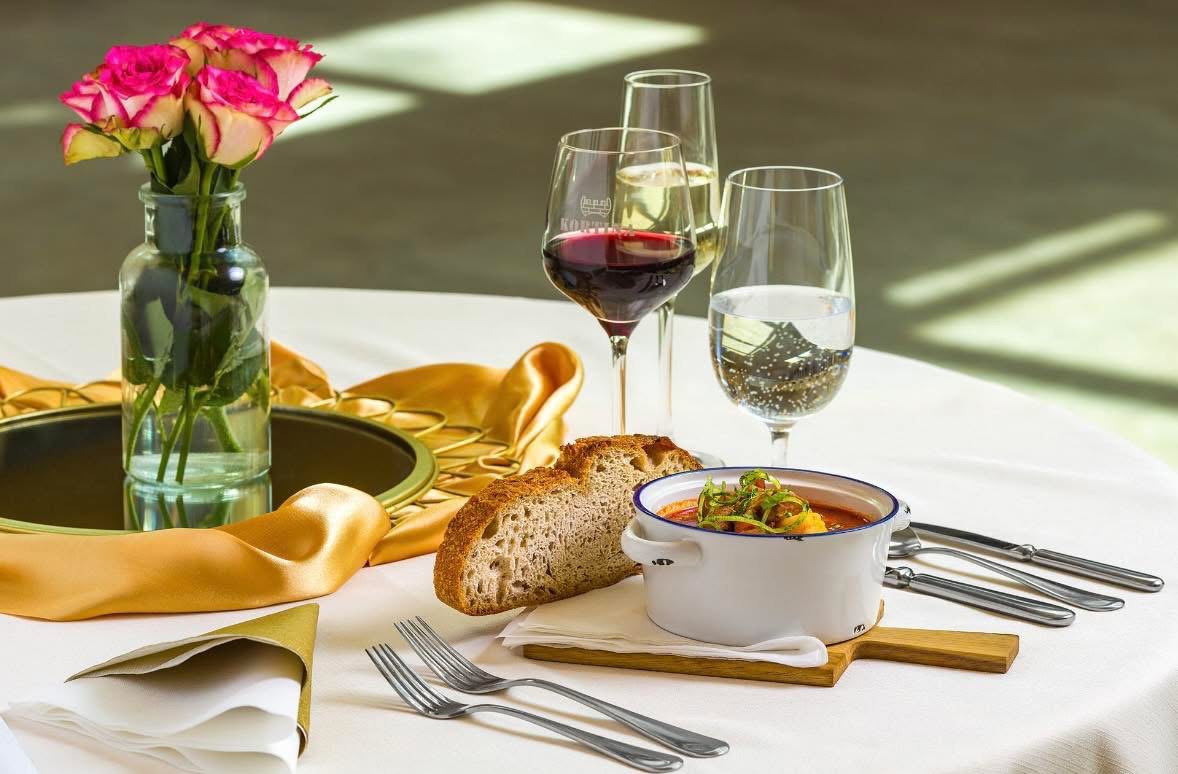 Refined table setting at Kortina